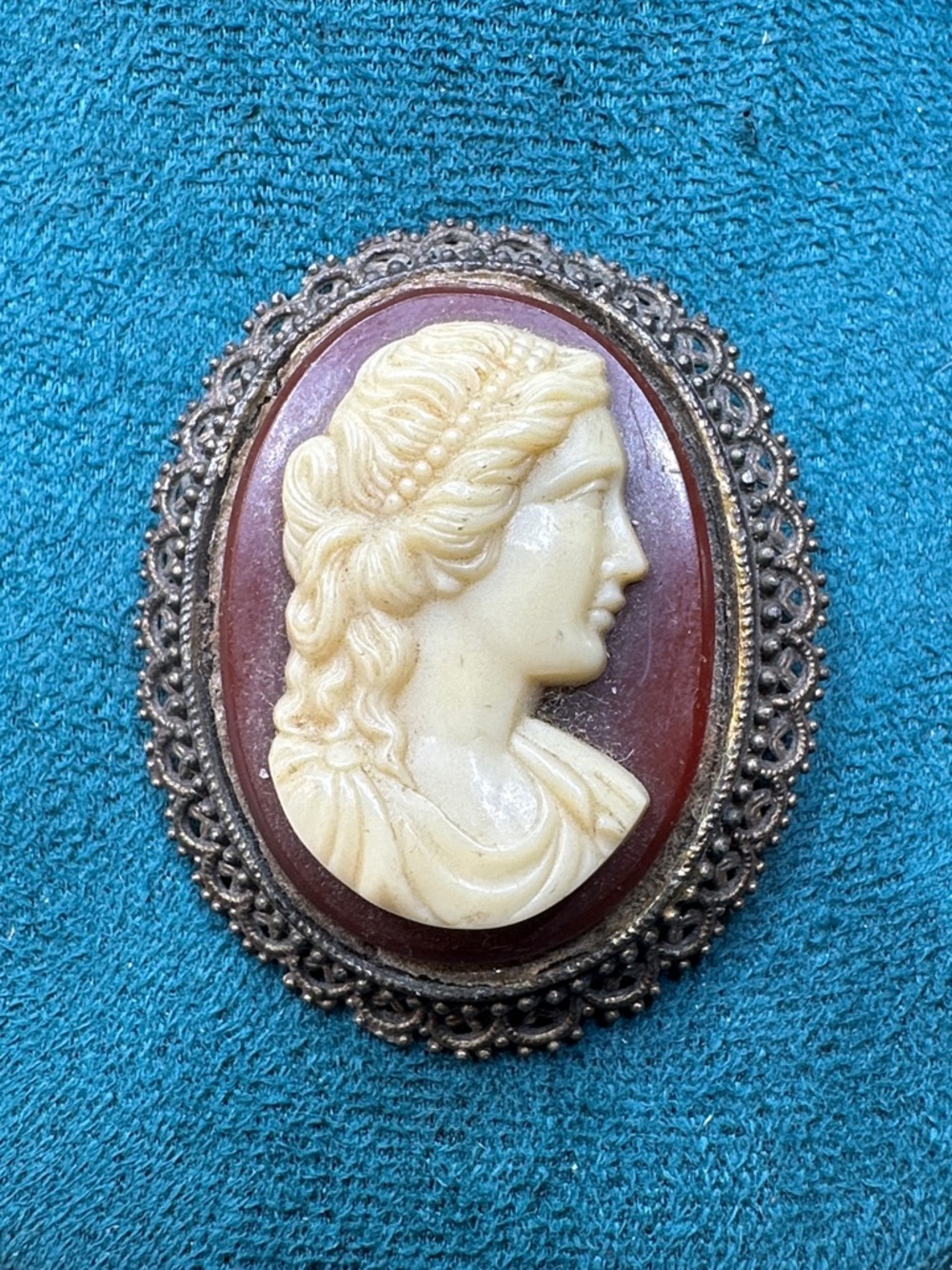 Celluloid Bakelite Back Vintage Cameo Pendant - Picture 6 of 10